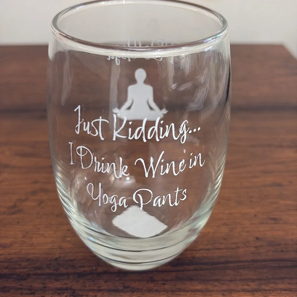 Funny “I Do Yoga” “Just Kidding I Drink Wine in Yoga Pants” Stemless Gla…
